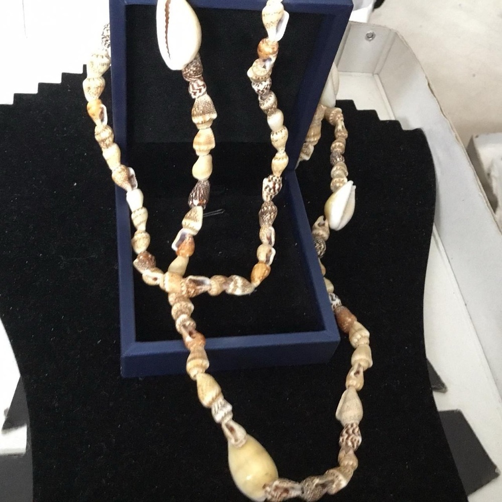 Hand Made Shell Necklace - Picture 4 of 8